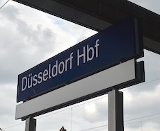 Düsseldorf Hbf station sign