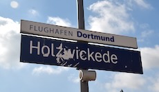 Holzwickede station sign