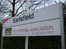 Earlsfield station sign