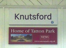 Knutsford station sign