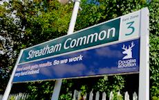 Streatham Common station sign
